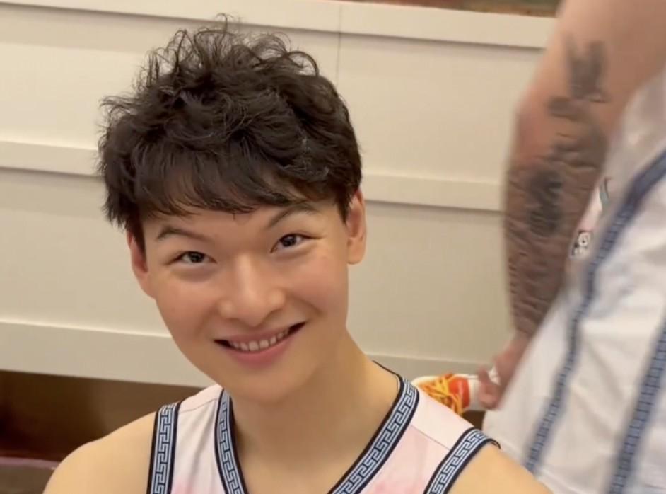 hth赛事机构-王哲林打趣：明年全明星我也要当扣篮王，三分大赛也可以参加