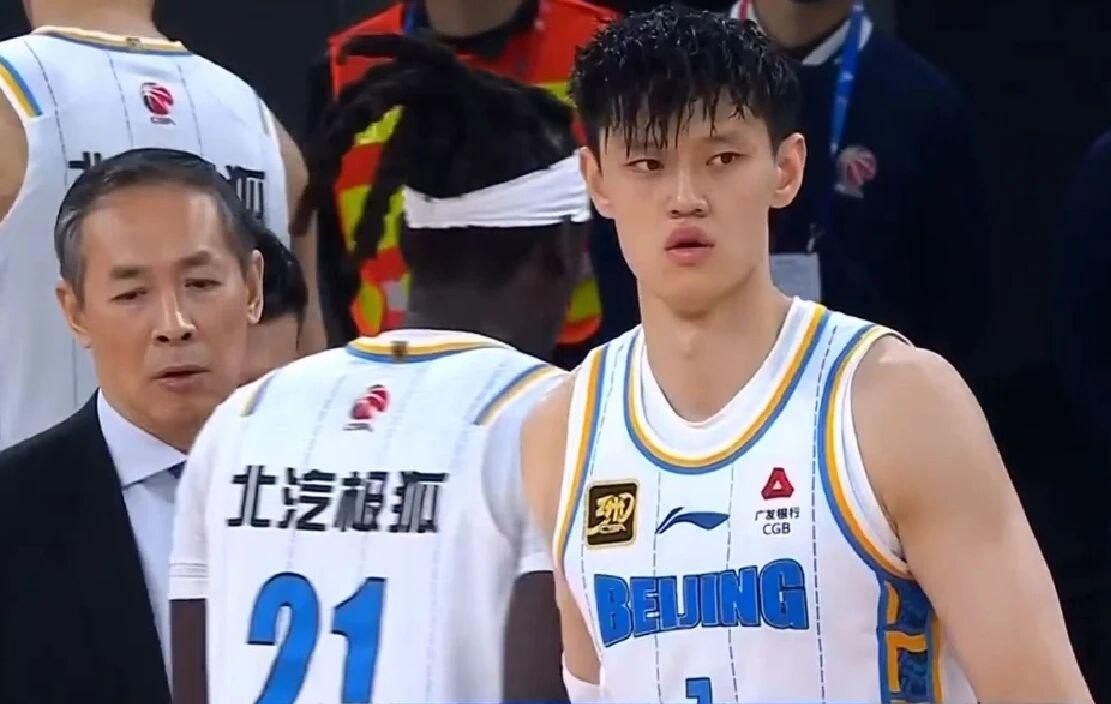 hth体育平台-CBA消息！曾凡博最后一轮复出，胡明轩伤病严重，赵继伟引发争议